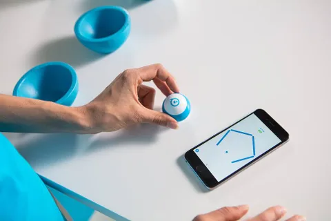 Sphero Mini: Pinpon topu büyüklüğünde, uygulamayla kontrol edilen robot