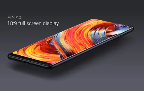 Xiaomi Mi Mix 2 daha küçük ekran çerçevesiyle resmiyet kazandı
