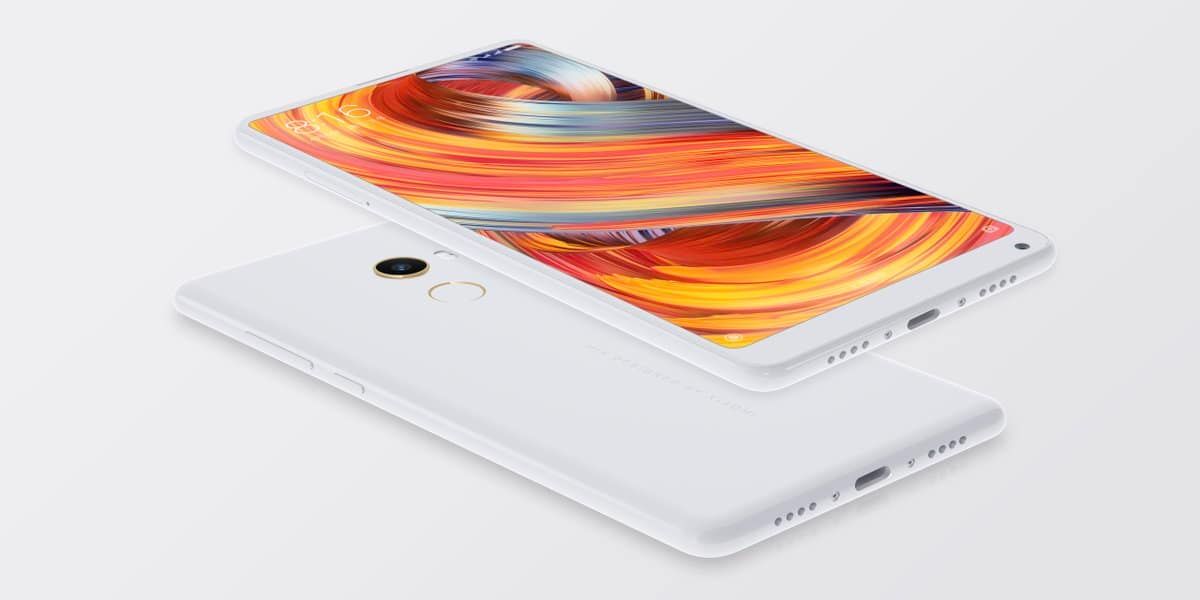 Xiaomi Mi Mix 2 daha küçük ekran çerçevesiyle resmiyet kazandı