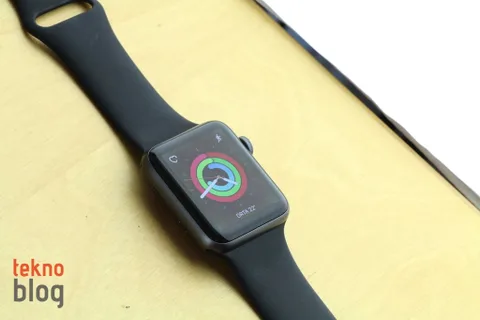Apple ve Xiaomi giyilebilir ürün pazarında zirve için yarışıyor