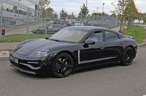 Porsche Mission E ilk kez yolda görüntülendi