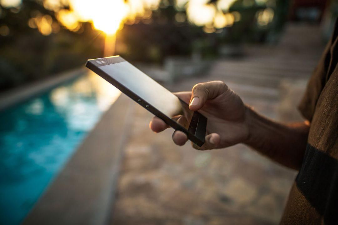 Razer Phone resmiyet kazandı: 120 Hz Ultramotion ekran, 8 GB RAM