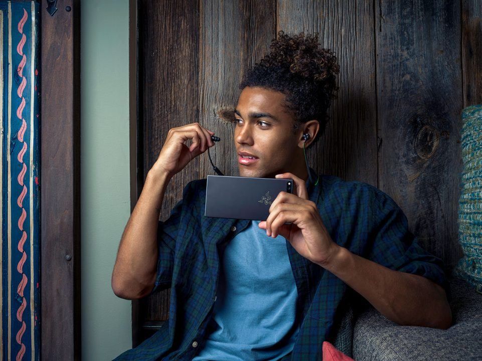 Razer Phone resmiyet kazandı: 120 Hz Ultramotion ekran, 8 GB RAM