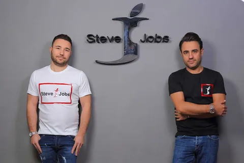 Apple Steve Jobs markasını İtalyan bir giyim şirketine kaptırdı