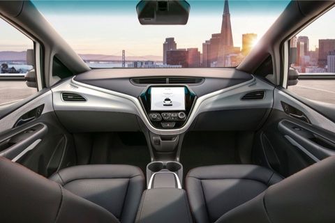 Chevrolet Bolt Cruise AV ile direksiyon ve pedalları kaldırıyor