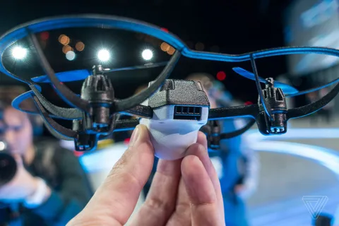 Intel Shooting Star Mini drone ile kapalı alanlarda renkli şovlar yapılabilecek