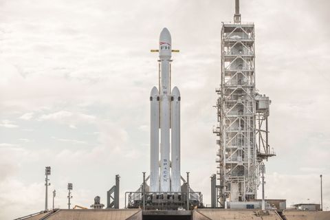 SpaceX Falcon Heavy roketini 6 Şubat’ta fırlatmayı planlıyor