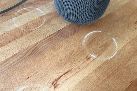 Apple HomePod ahşap yüzeylerin üzerinde beyaz bir leke oluşturuyor