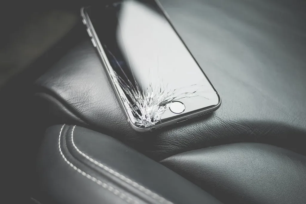 Tamirdeki Apple cihazlarından 1600 defa acil durum numarası arandı