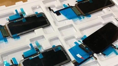 iPhone X Plus’a ait olduğu söylenen ekran paneli internete sızdı