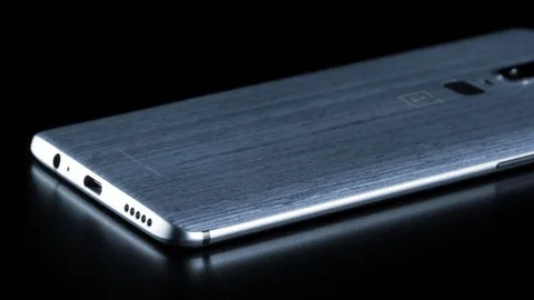 OnePlus 6 sızıntısı değişen tasarımın ipuçlarını veriyor