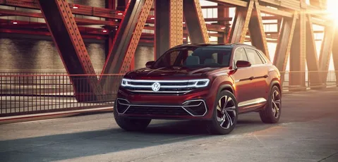 Volkswagen elektrikli otomobil üretimini artırmak için işçi çıkaracak