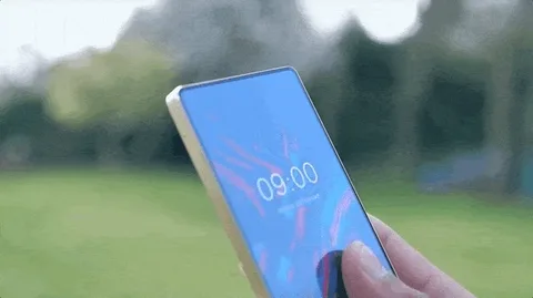 Doogee Mix 4 ön kamerayı kızağın arkasına gizliyor
