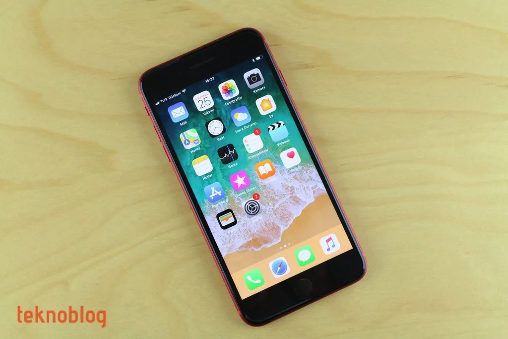 iPhone 4’ün anteni konusunda zamanında şirketini uyaran Apple yöneticisi şirketten ayrıldı