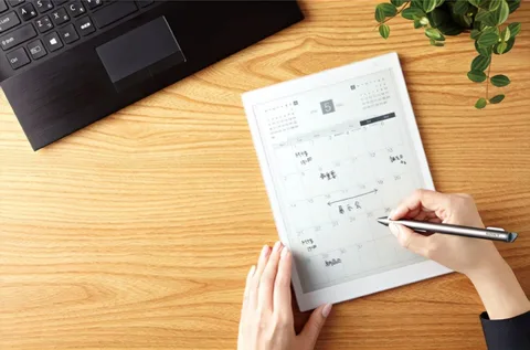 Sony Digital Paper E Ink tabletinin ekranını küçülttü