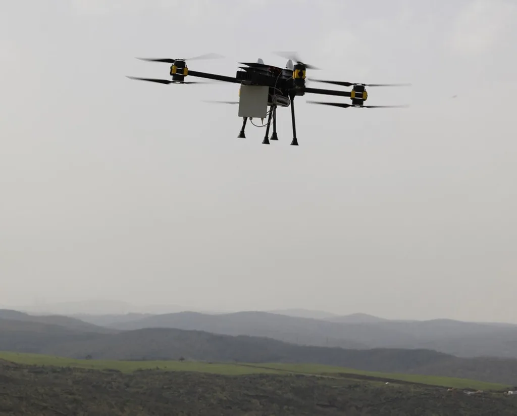 Uçan baz istasyonu Dronecell acil durumlarda hayat kurtaracak