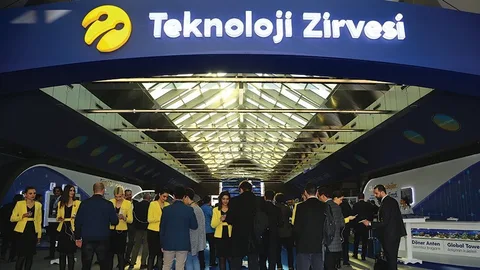 Turkcell Teknoloji Zirvesi’nde yapay zekâ ve insanların geleceği konuşuldu