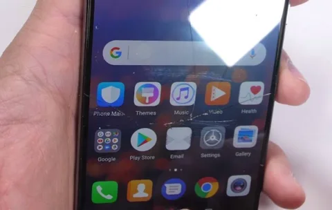 Huawei P20 Pro dayanıklılık testi ekranın kolay çatlayabileceğini gösteriyor