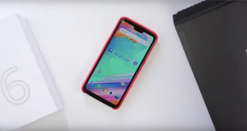 OnePlus 6 iPhone X ile yan yana görüntülendi