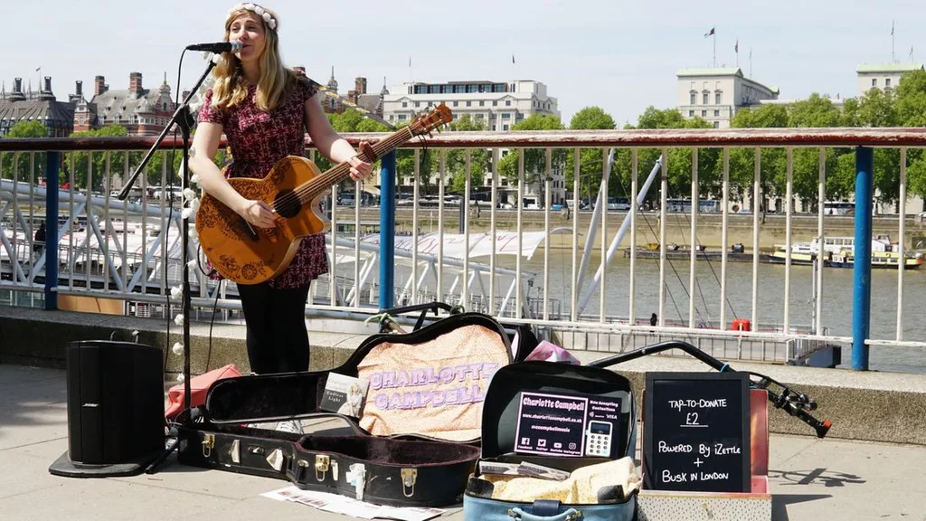 Londra’daki sokak müzisyenleri kart ve mobil ödeme yoluyla bağış toplayacak