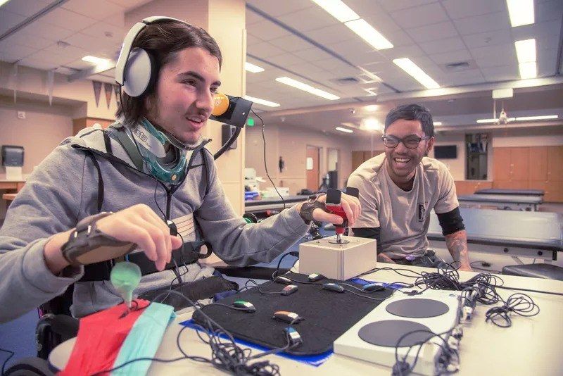 Xbox Adaptive Controller: Microsoft’tan engelli oyuncular için özel kumanda