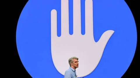 Apple Facebook’un kullanıcılarını izlemesini engelleyecek
