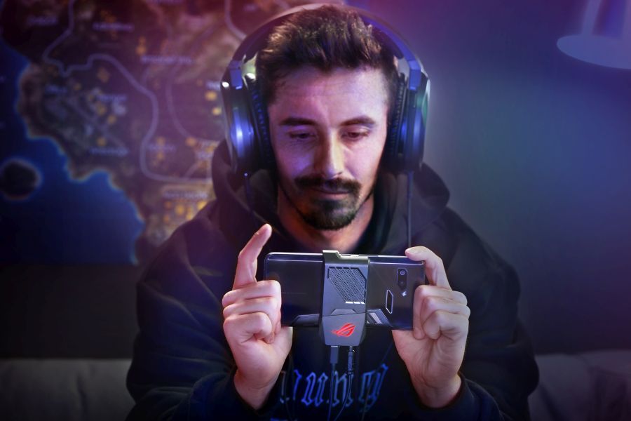 ROG Phone: Asus’un beklenen oyun telefonu tanıtıldı