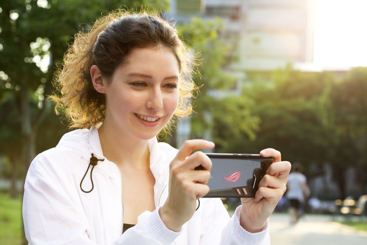 ROG Phone: Asus’un beklenen oyun telefonu tanıtıldı