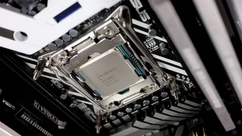 Intel Core i7-8086K Anniversary Edition 8 Haziran’da satışa çıkacak