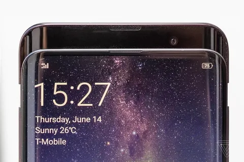 Oppo Find X tanıtıldı: Çentiksiz ekran, motorlu kameralar