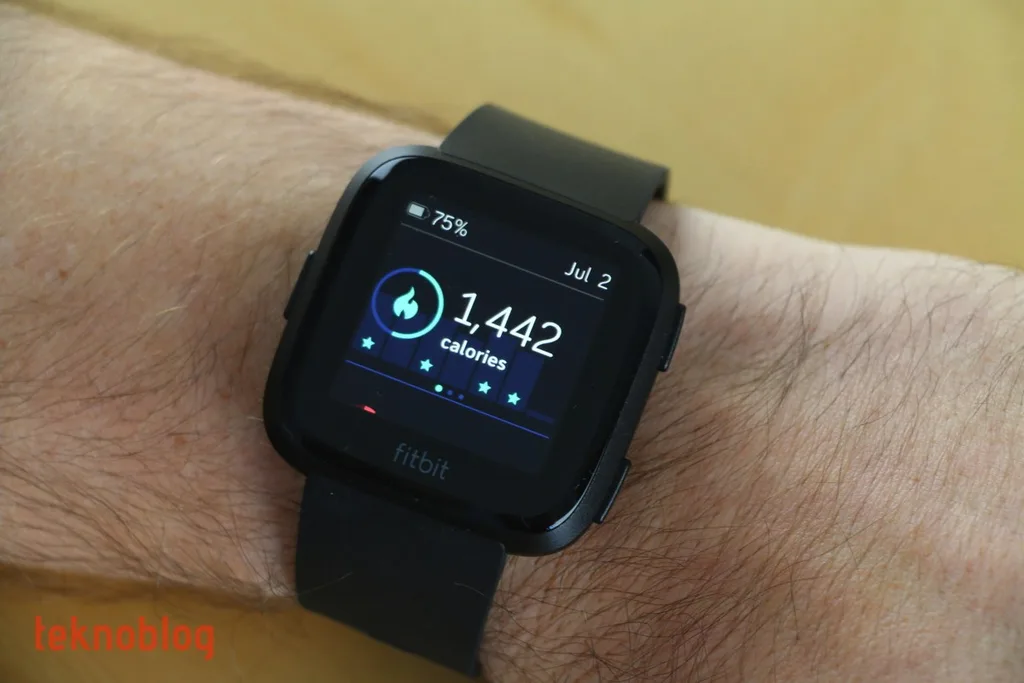 Fitbit Wear OS işletim sistemli saatinde kare tasarımdan vazgeçmeyecek