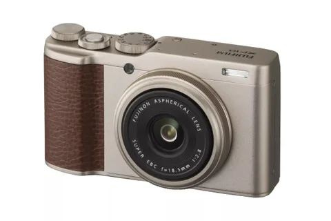 Fujifilm XF10 büyük sensörü küçük gövdeye sığdırıyor