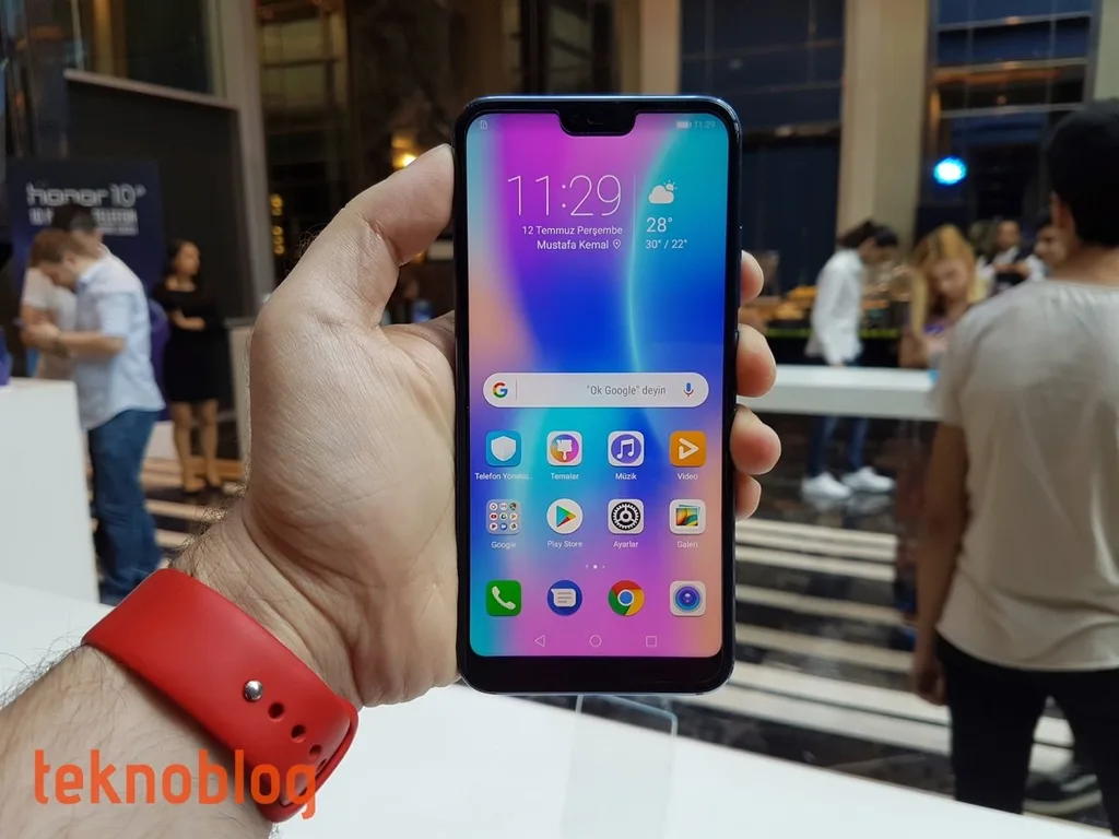 Honor 10 dünya genelinde 3 milyondan fazla sattı