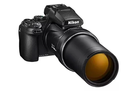 Nikon Coolpix P1000 125x zoom yapabilen lensle geliyor