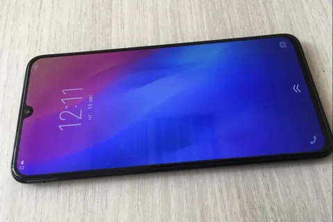 Oppo R17 ve Vivo V11 sızıntıları su damlası şeklindeki çentiği gösteriyor
