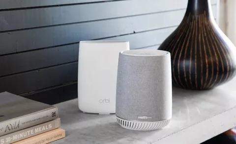 Netgear Orbi altında ağ yönlendiricisi ve akıllı hoparlörü bir arada sunuyor