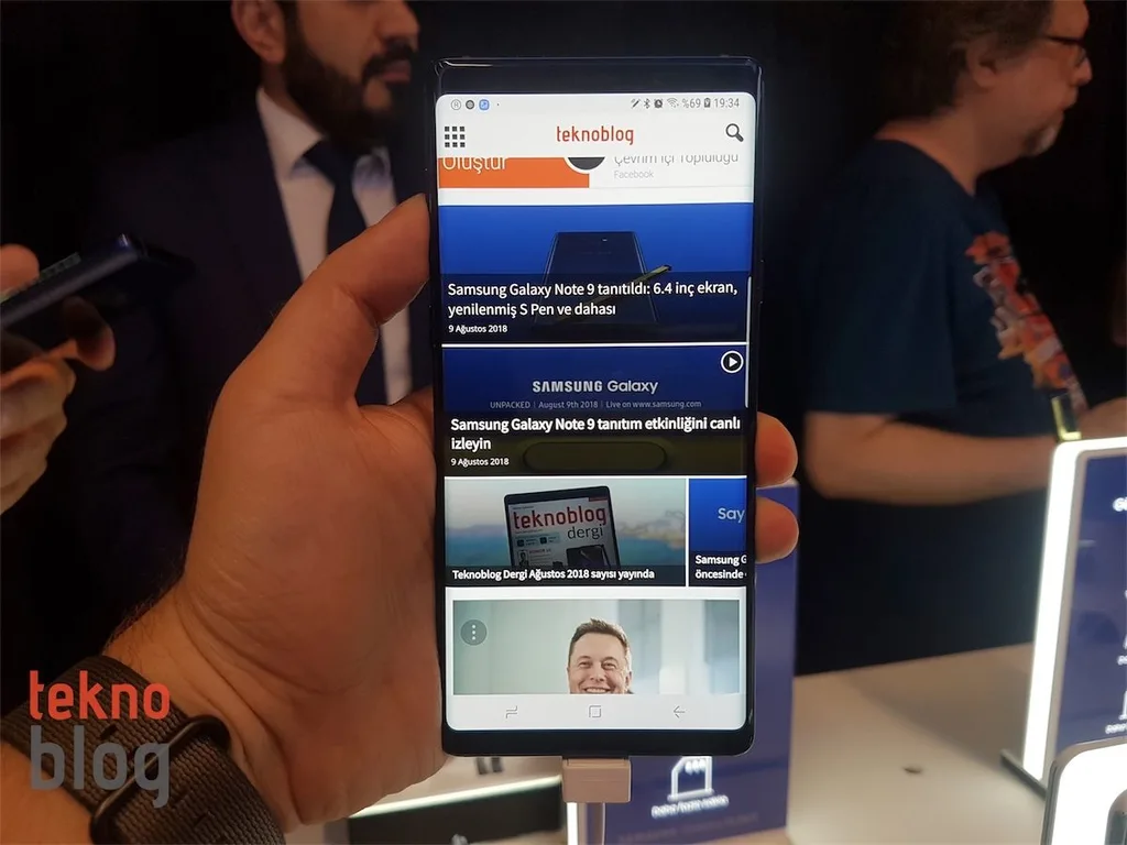 Galaxy Note 9, iPhone X ve diğerleriyle karşı karşıya