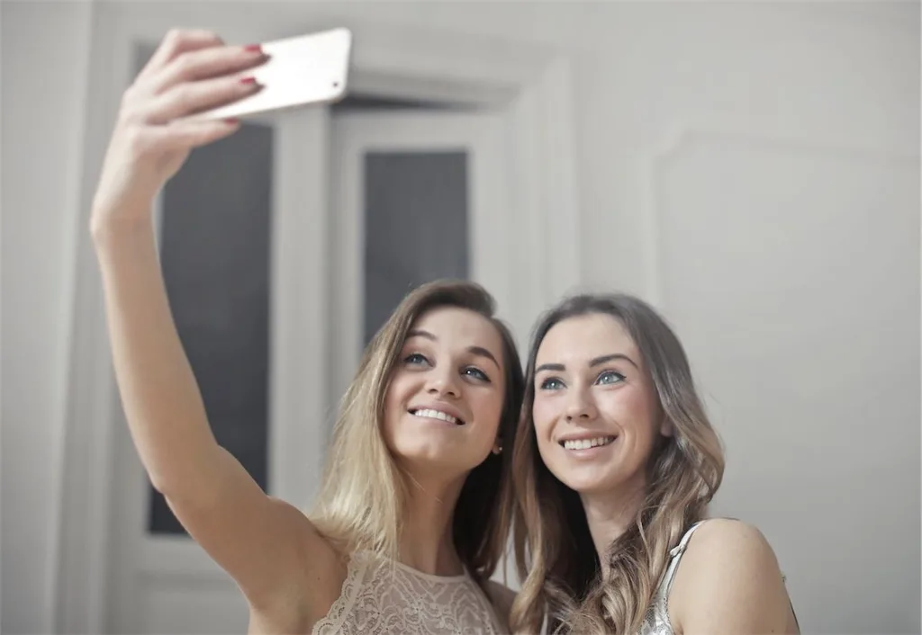 Selfie filtreleri günümüzün estetik ameliyat trendlerini belirliyor