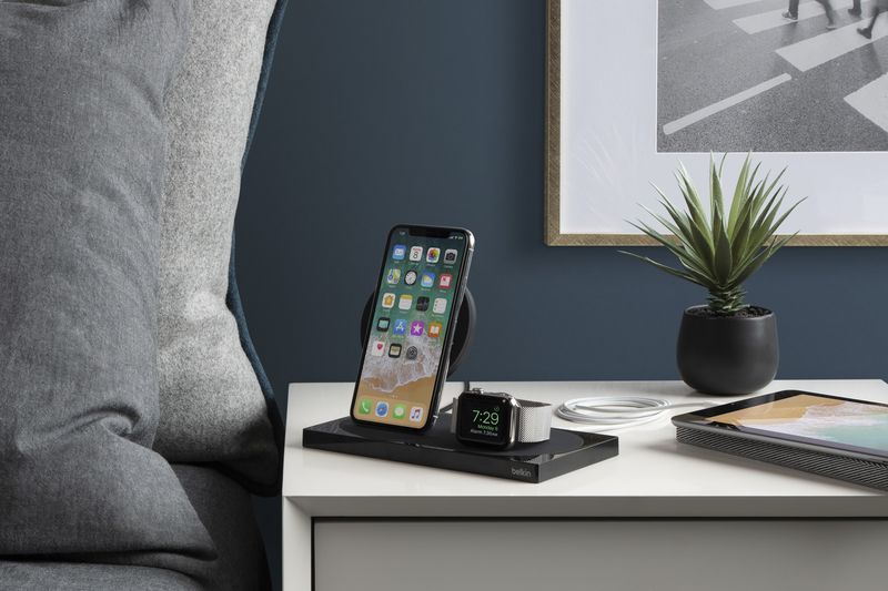 Belkin Boostup kablosuz şarj dock’u üç Apple cihazını aynı anda şarj ediyor