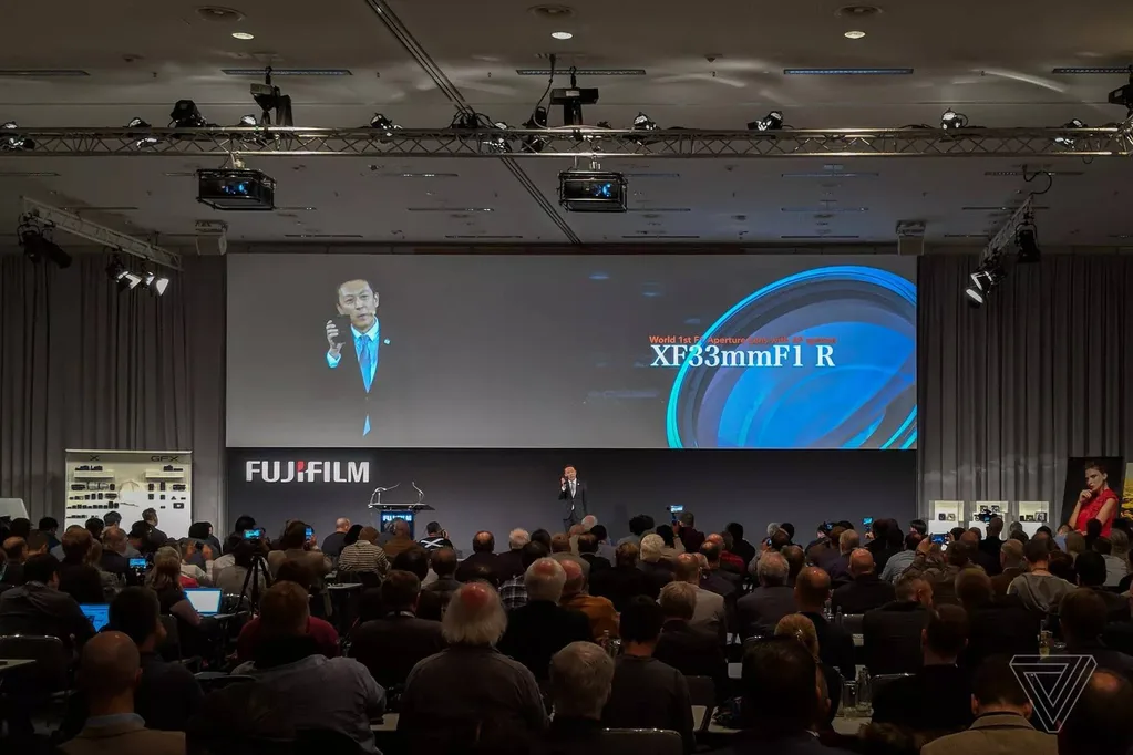 Fujifilm aynasız kameralara özel f/1 lensinin haberini verdi