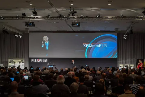 Fujifilm aynasız kameralara özel f/1 lensinin haberini verdi