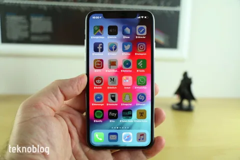iOS 12.0.1 iPhone Xs’in çeşitli sorunlarını çözüyor