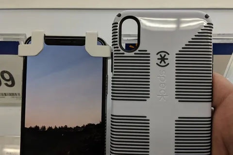 iPhone Xs Max ve iPhone 9 kılıfları Walmart’ta görüntülendi