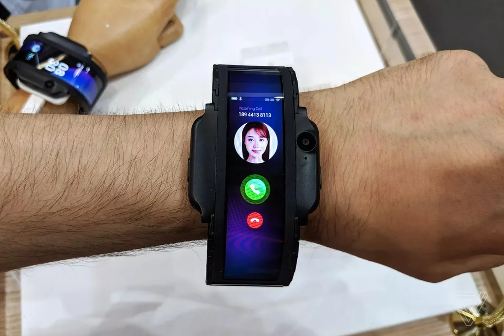 Nubia Alpha giyilebilir akıllı telefon rüyasını gerçeğe dönüştürüyor