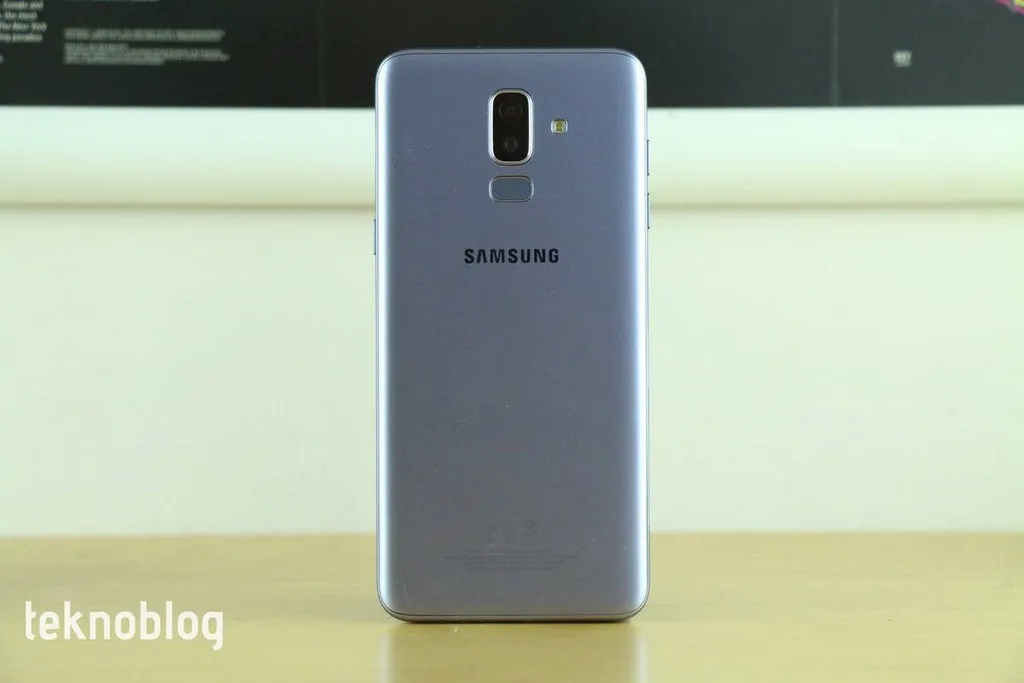 Samsung Galaxy J serisi sahneden çekiliyor