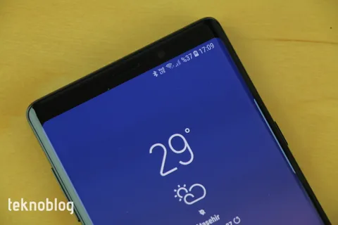 Samsung çentiği ortadan kaldıracak ekran üzerinde çalışıyor
