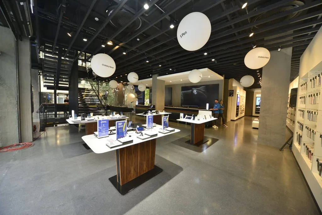 Samsung en büyük mağazasını İstanbul Bağdat Caddesi’ne açtı
