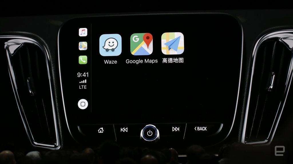 apple carplay waze