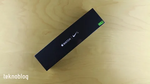 Video: Apple Watch Series 4 Kutusundan Çıkıyor