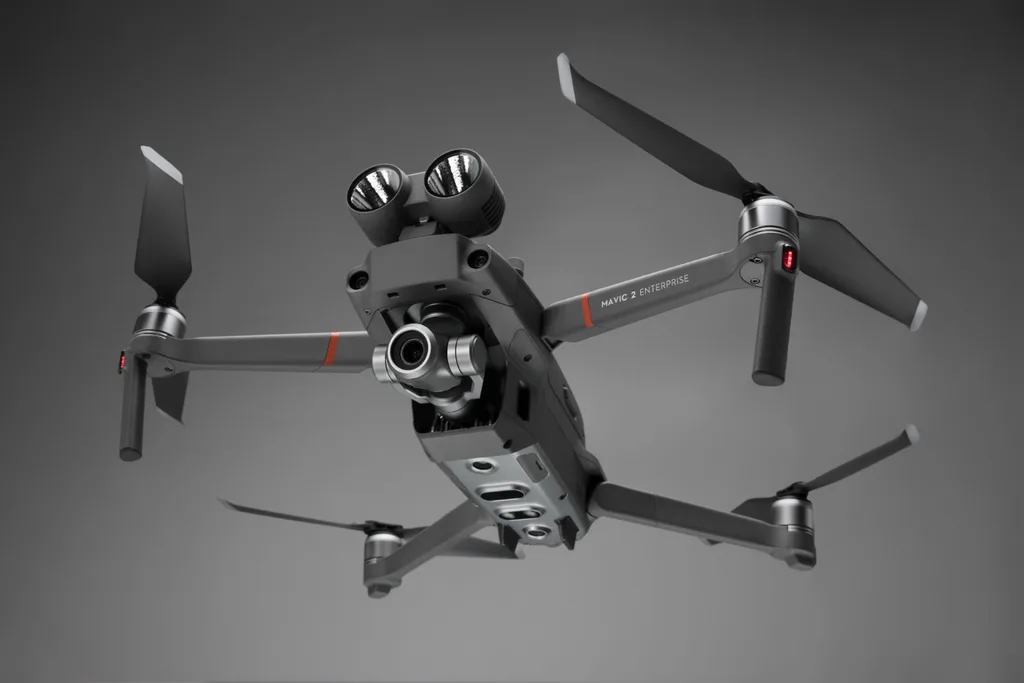 DJI Mavic 2 Enterprise çıkarılabilir arama kurtarma aksesuarlarıyla geliyor